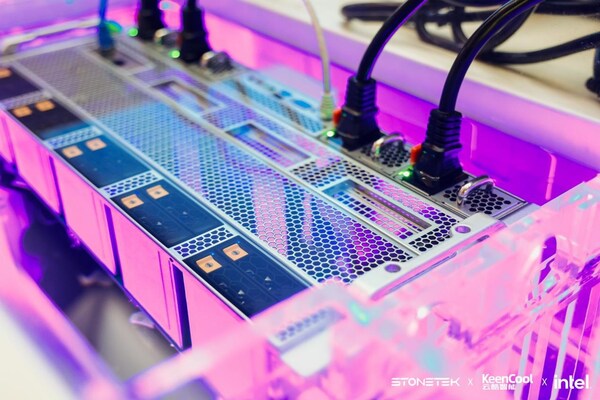 四通集团携手云酷智能全球首发RTX5090浸没式智算解决方案，开启绿色算力浸时代