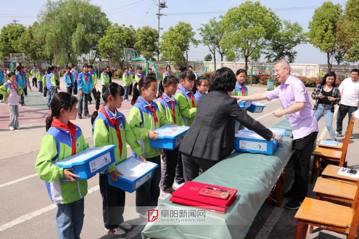 安徽阜阳小学捐赠.jpg